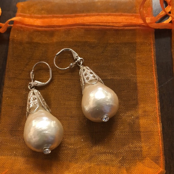 EUC 3 Pair Preowned Pierced Earrings - Picture 6 of 7